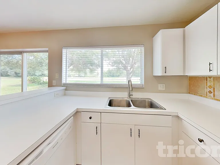 10211 Summerview Cir — Photo 5