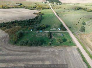 815 W Silverlake Rd, Blue Hill, NE 68930