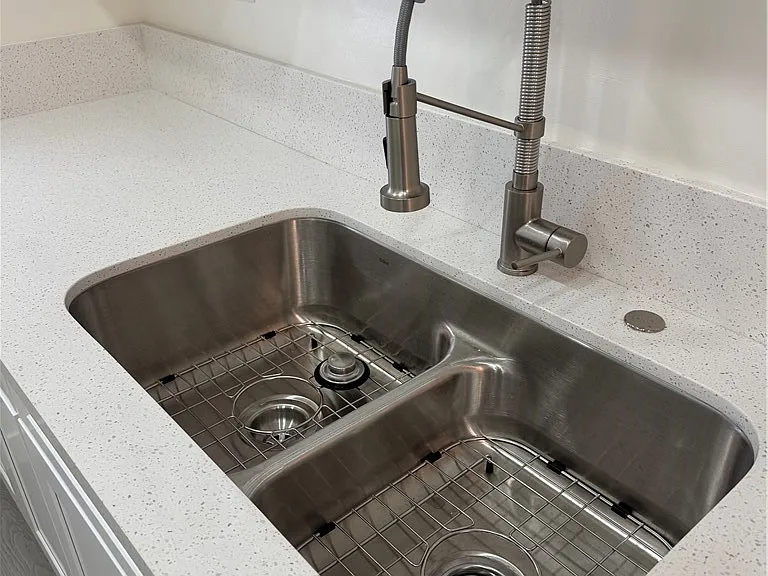 580 W Stocker St #8 — Photo 7