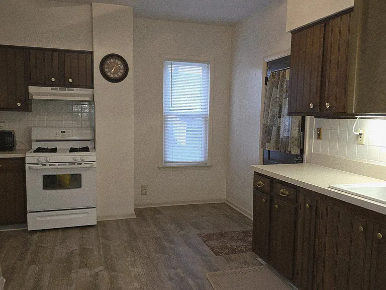 138 E Main St — Photo 6