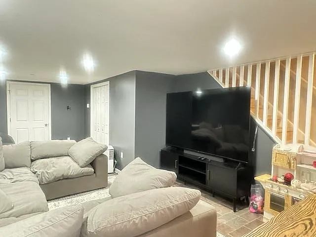 2858 Klein St — Photo 13