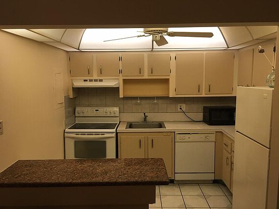 3rd image of 7100 NW 17th St APT 120