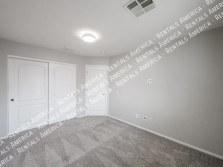 4563 E Oxford Ln — Photo 49