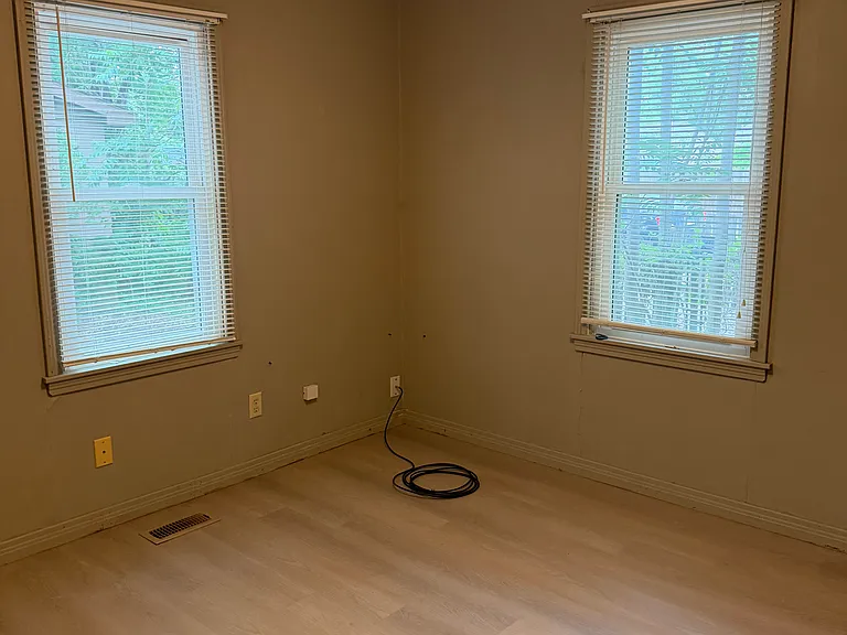2502 E Stafford St — Photo 14