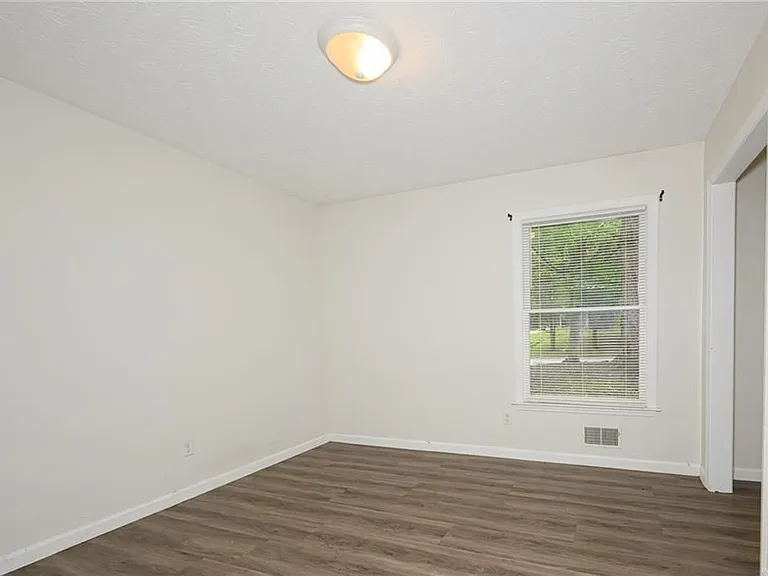 2100 Whitebluff Way — Photo 24