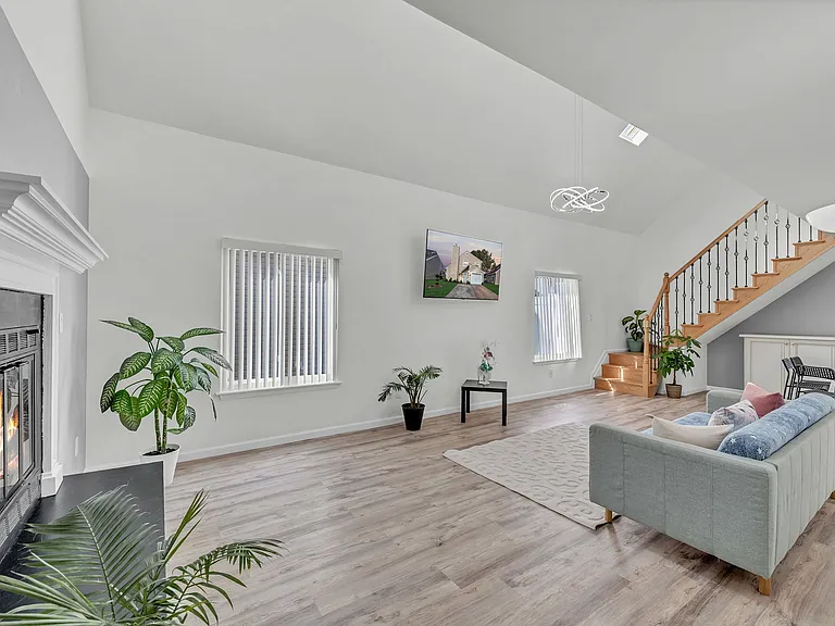 5028 Halwell Dr — Photo 6