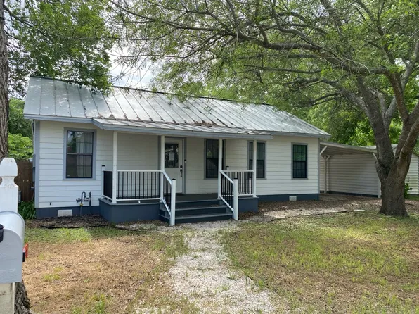 339 N Water St, La Grange, TX 78945