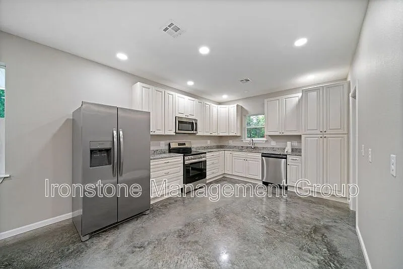 2 bed, 2.0 bath, 1200 sqft, $1,400 — Photo 4