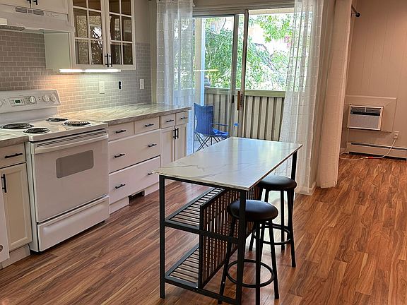 KITCHEN WITH COVERED PORCH