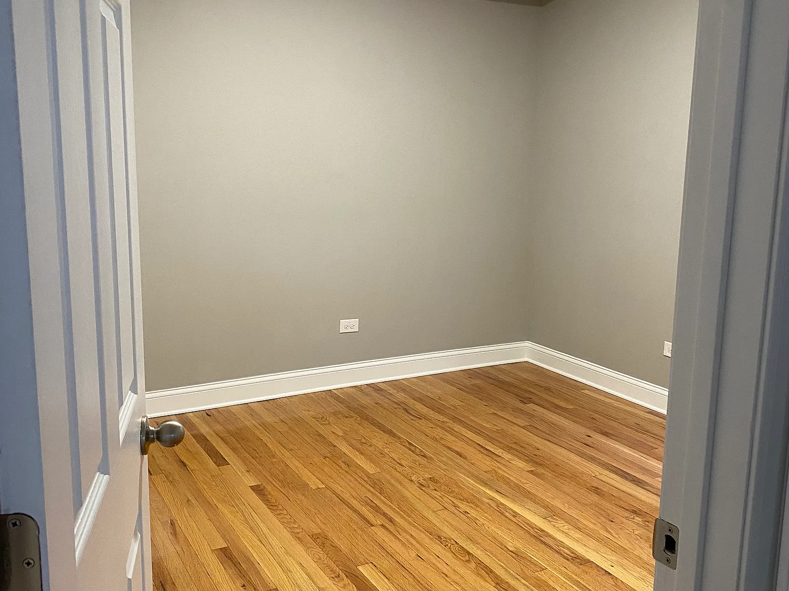 3 bed, 1100 sqft, $1,700 — Photo 2