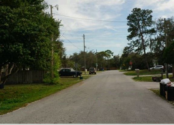 Exterior Neighborhood (street photo)