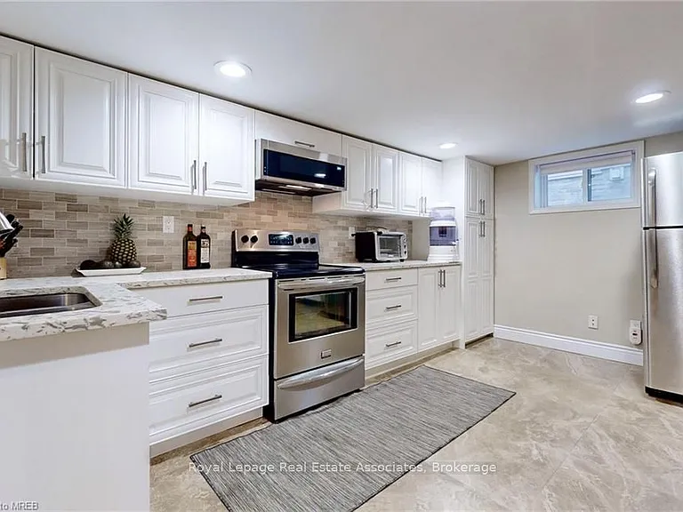 925 Kingsway Dr #BASEMENT — Photo 15