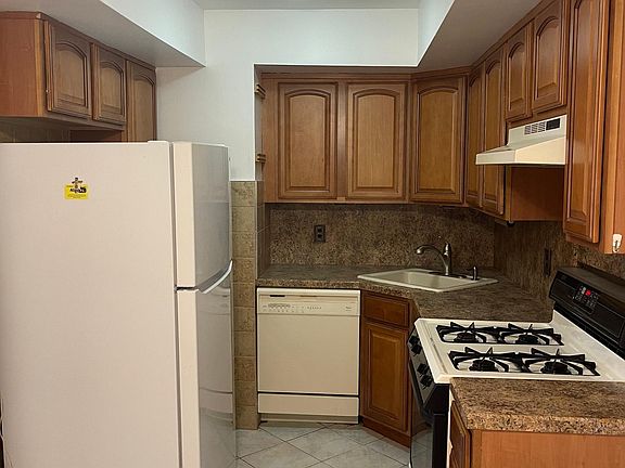 4th image of 62 Gardenia Ln