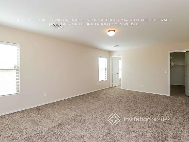 7811 S 63rd Dr — Photo 6
