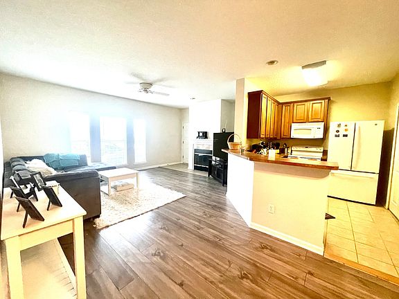 From dining toward living/kitchen
