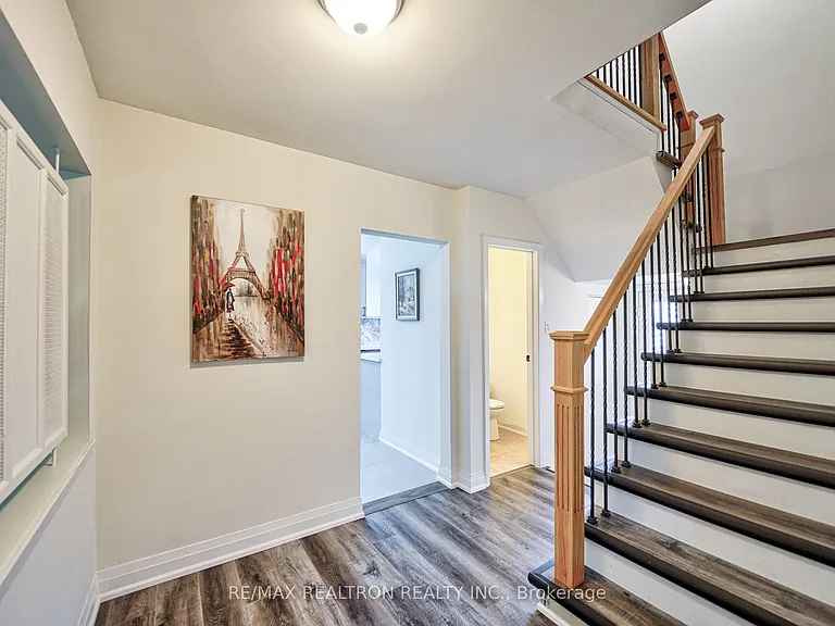 50 Axsmith Cres — Photo 12