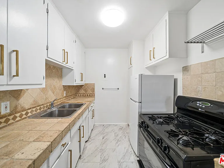 7209 Willoughby Ave #2 — Photo 5