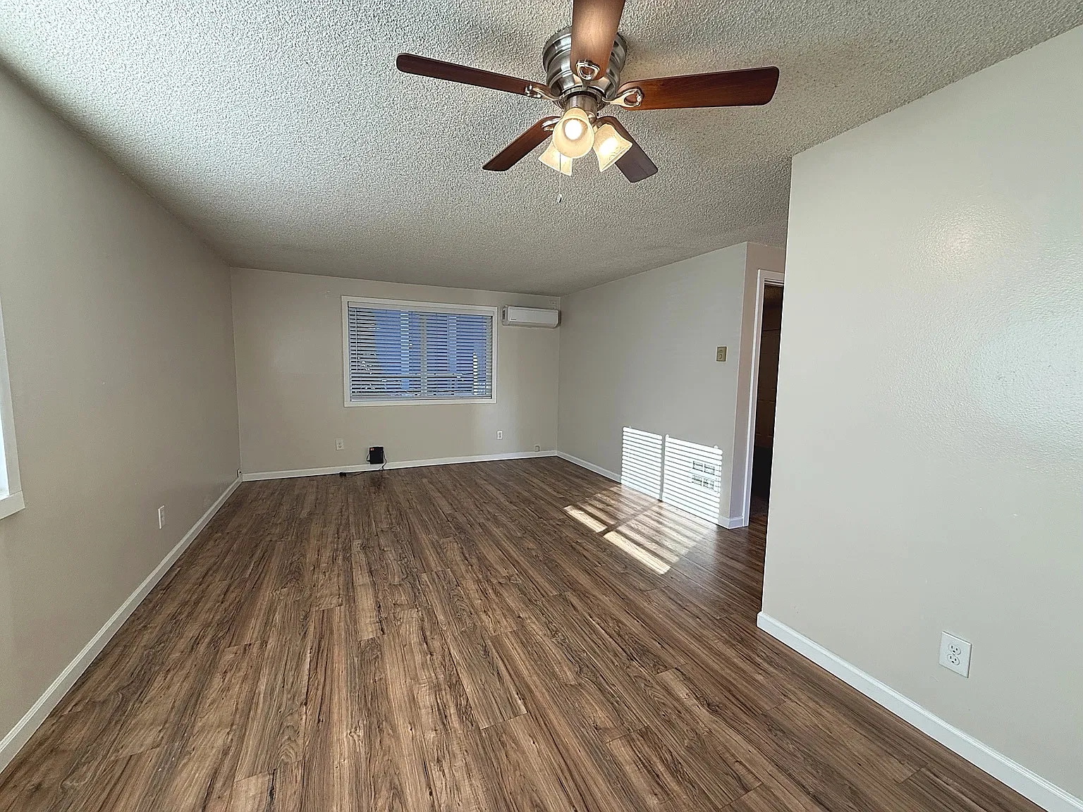 2415 Markle Ave — Photo 2