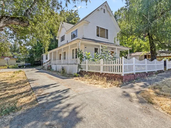 182 4th St, Glendale, OR 97442