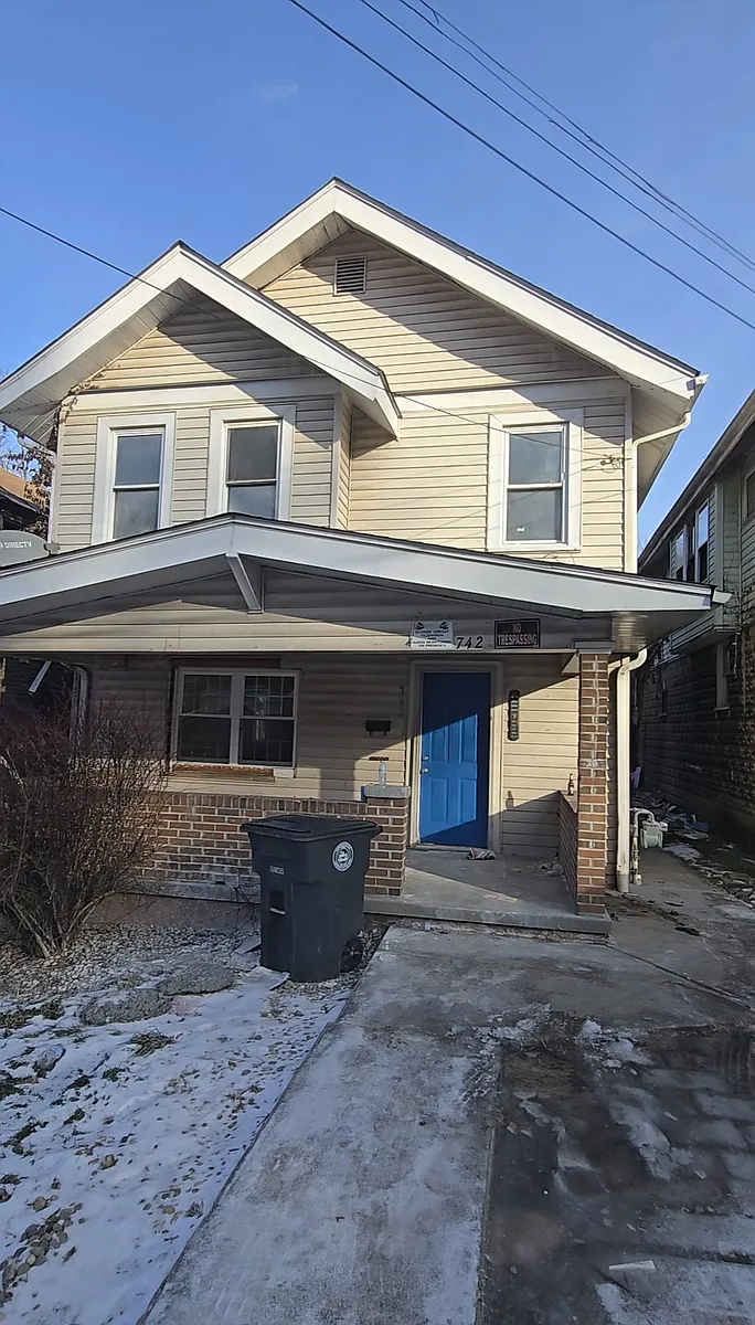 Building Photo - 742 Kendall Ave #R