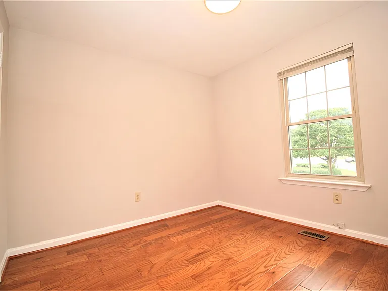1002 Mondrian Ter #1002 — Photo 15