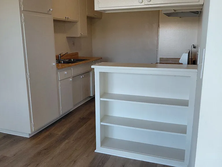Berkley Square Apartments — Photo 4