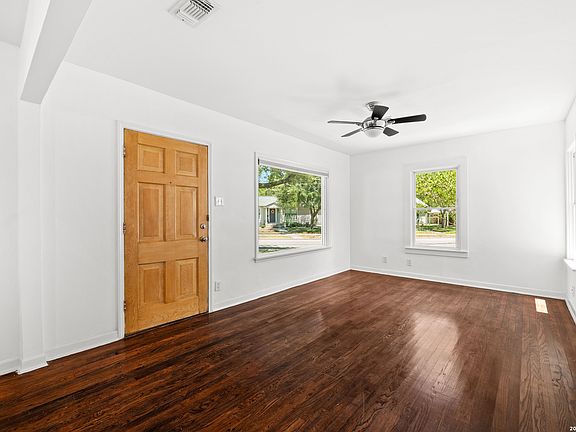 4th image of 410 N Meadowlane Dr