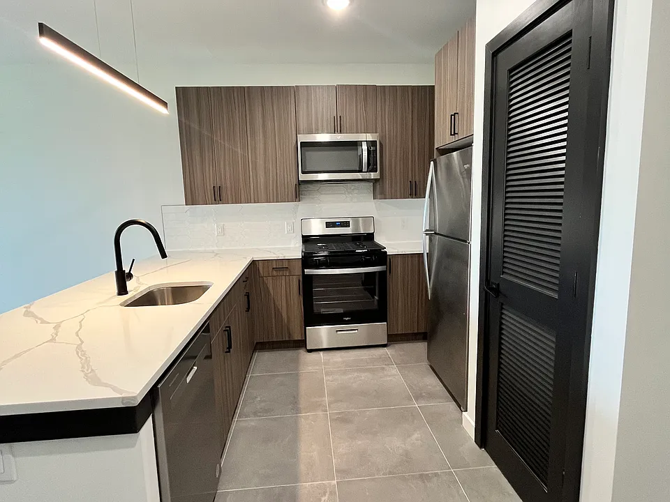 138 Mallory Ave #505