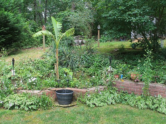 4th image of 861 Brighton Dr