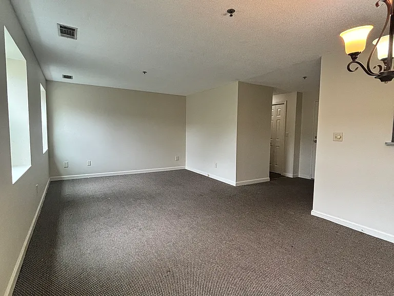 432 Judd Sq #432 — Photo 8