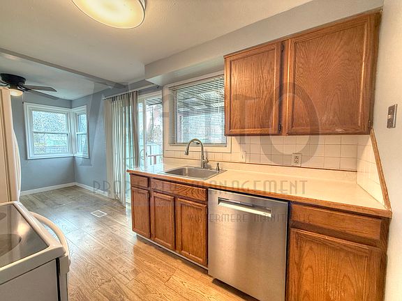 4th image of 2822 W Sanson Ave