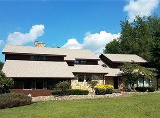 300 Hidden Lakes Dr NE, Warren, OH