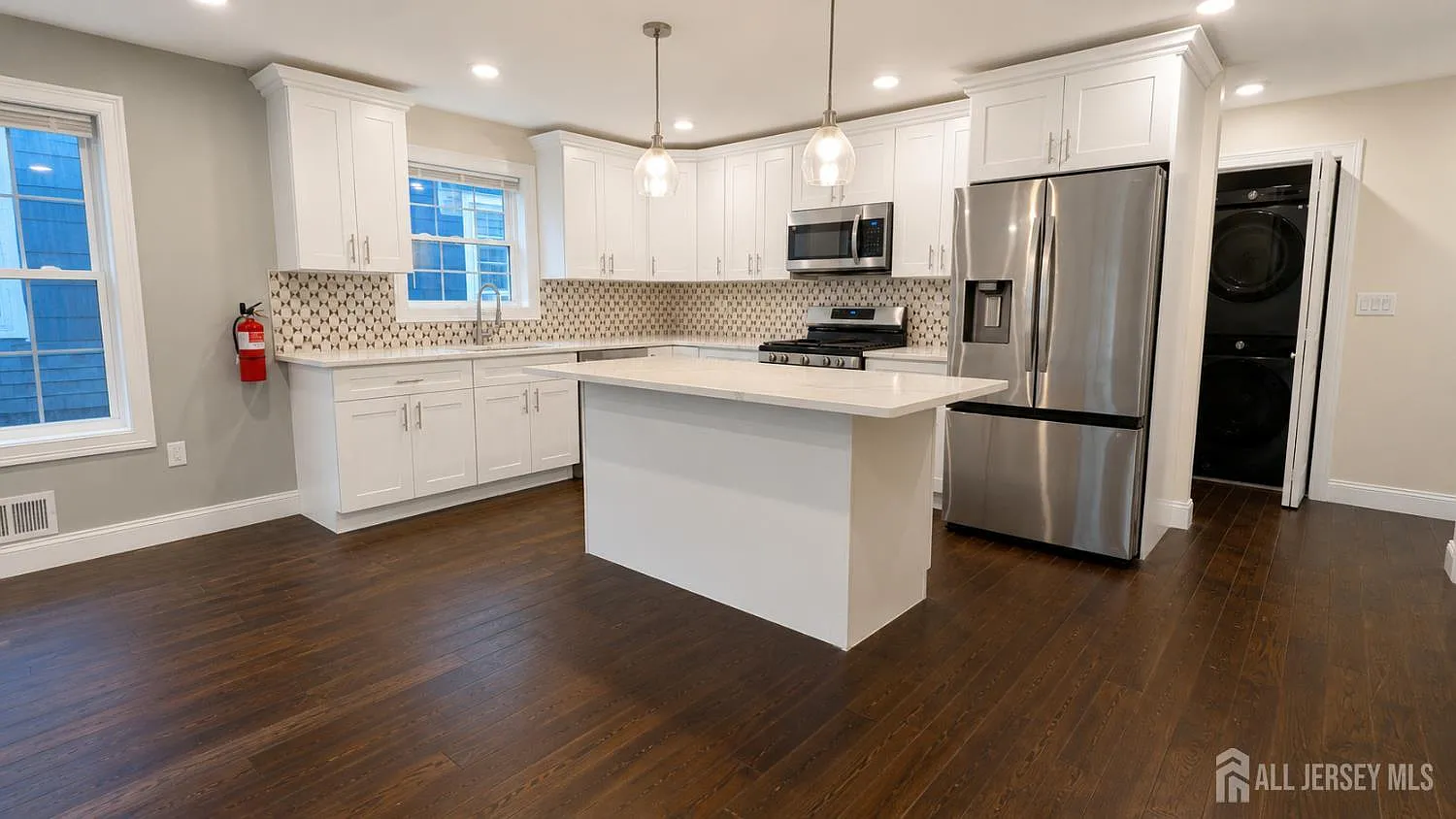 5 bed, 3.0 bath, $5,750 — Photo 4