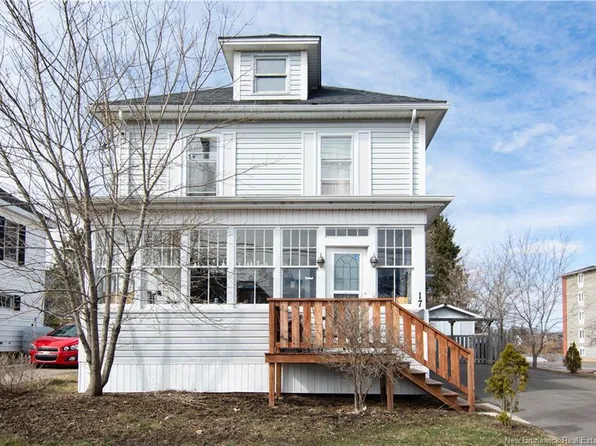 17 Chapman St, Moncton, NB E1E 1K6
