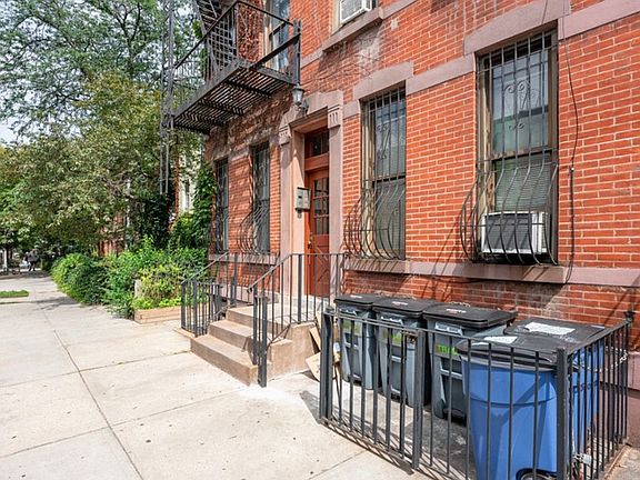 4th image of 479 Warren St APT 4A
