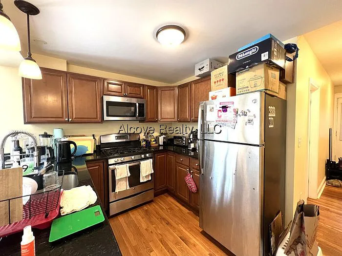 3 bed, 2.0 bath, $4,150 — Photo 3