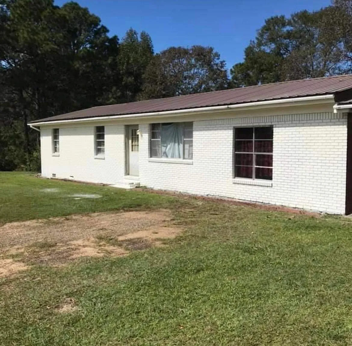 4 bed, 2500 sqft, $1,200 — Photo 1