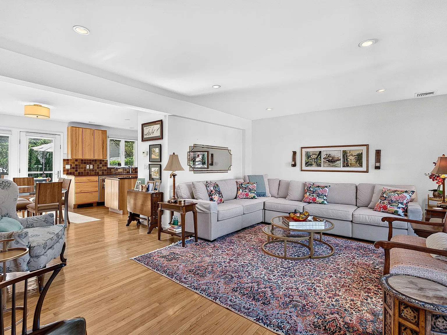 2 bed, 1008 sqft, $6,750 — Photo 4