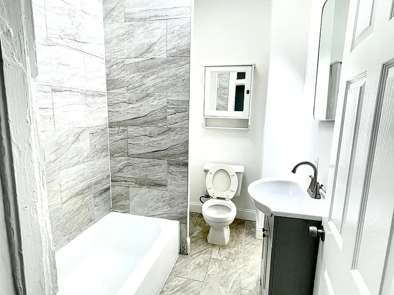 2212 W Fayette St — Photo 26