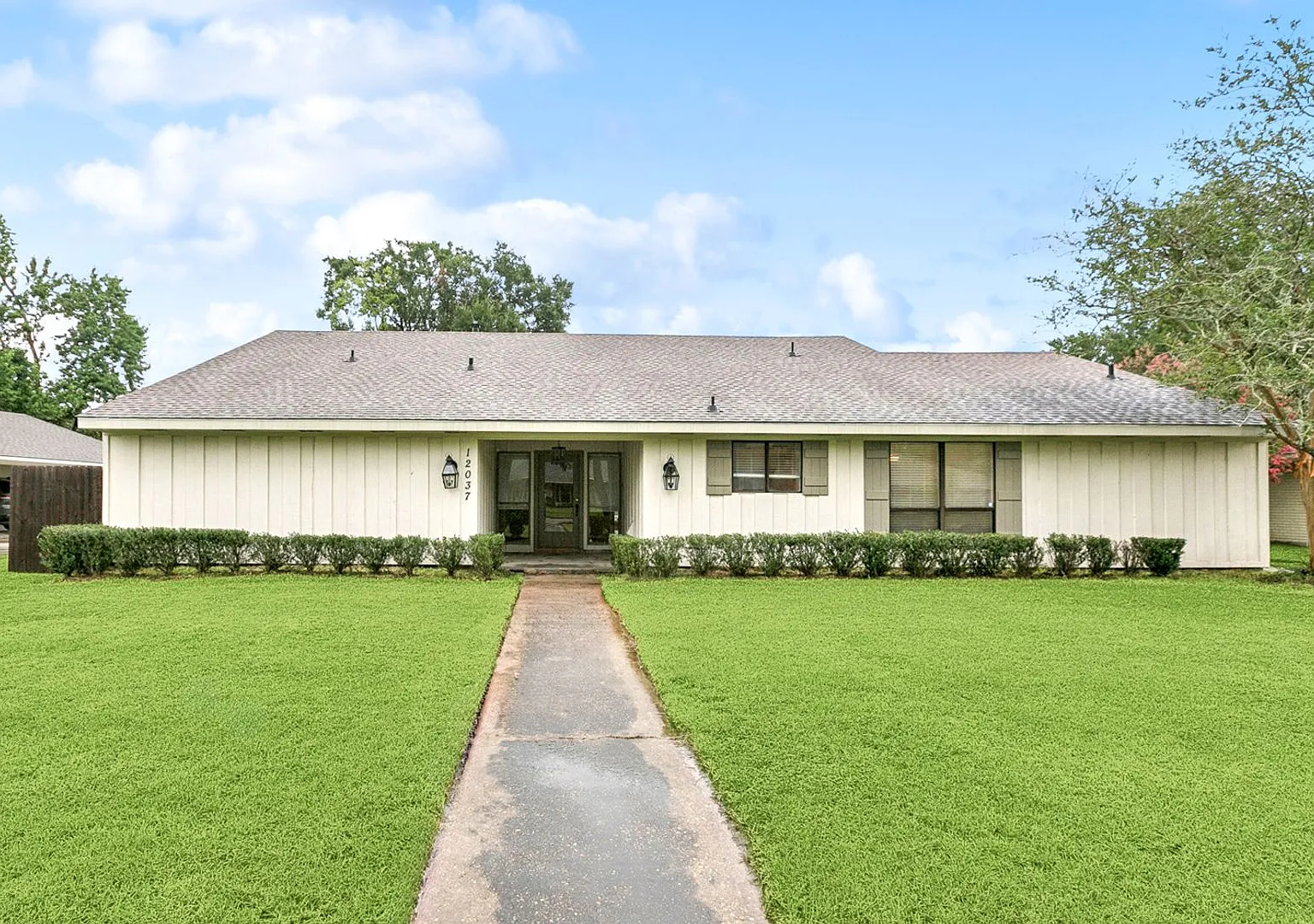 4BD/3BA House for Lease in Oak Hills - Now Available — Photo 1