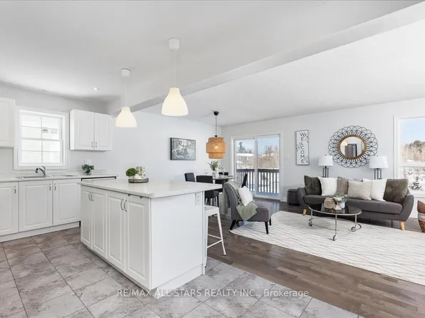 81 Douglas Dr, Bracebridge, ON P1L 0L3