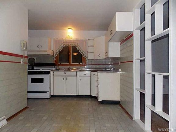 4th image of 105 Hinchey Ave