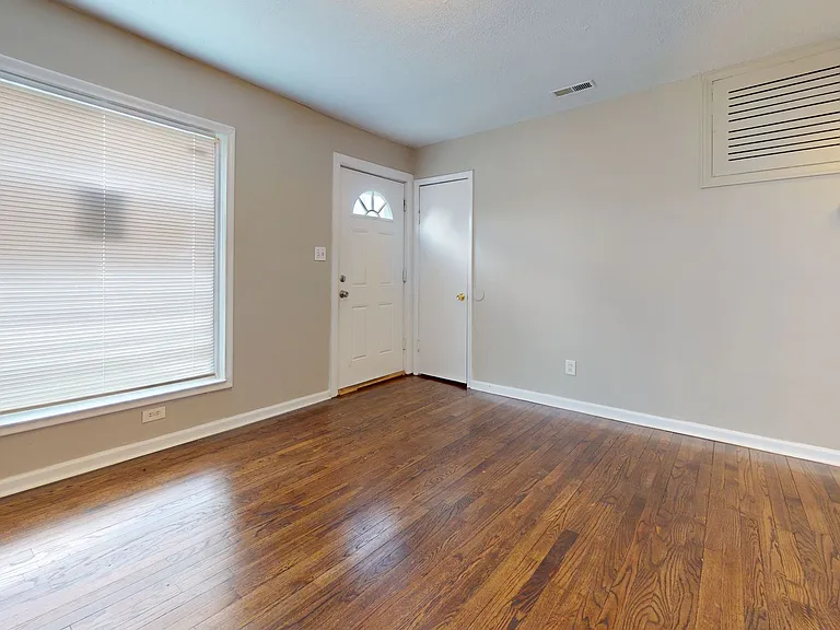11076 Hudson Ave — Photo 9