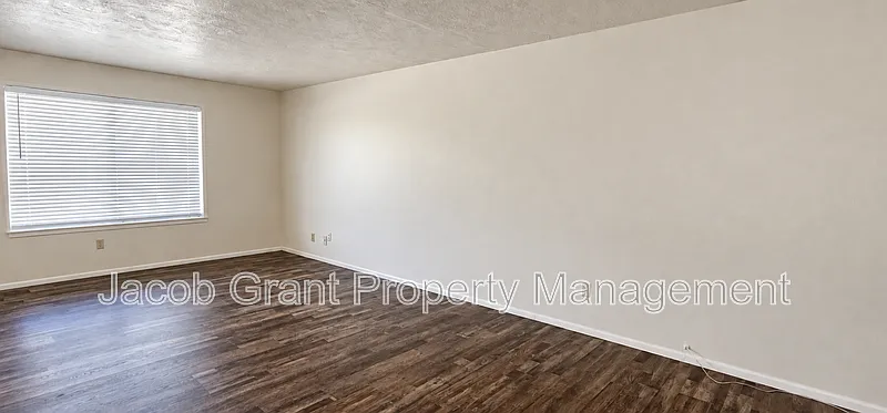 2 bed, 1.5 bath, 1250 sqft, $1,225 — Photo 2