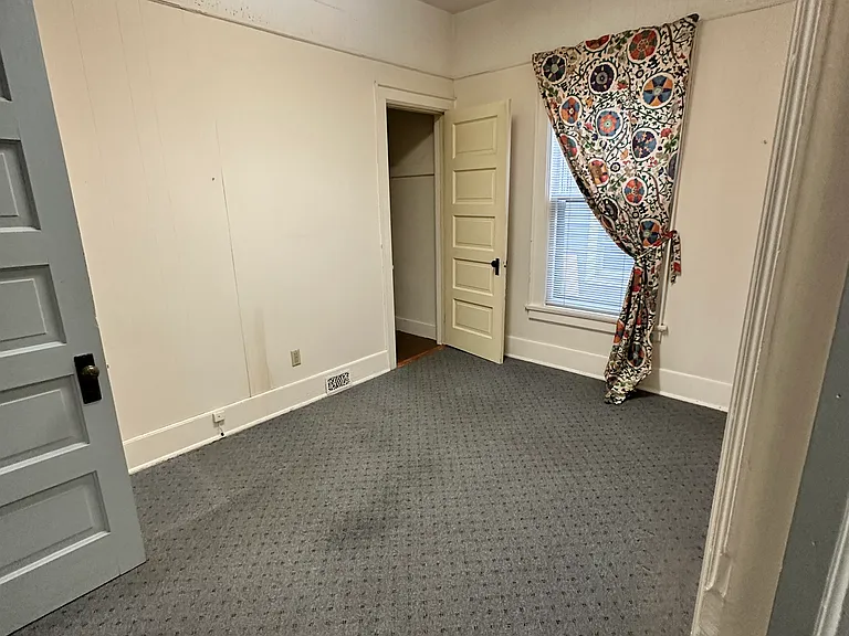 1524 N Farwell Ave — Photo 10