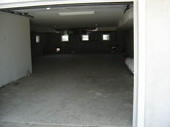 LARGE GARAGE