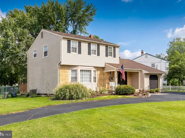 323 Windsor Dr, Cherry Hill, NJ 08002
