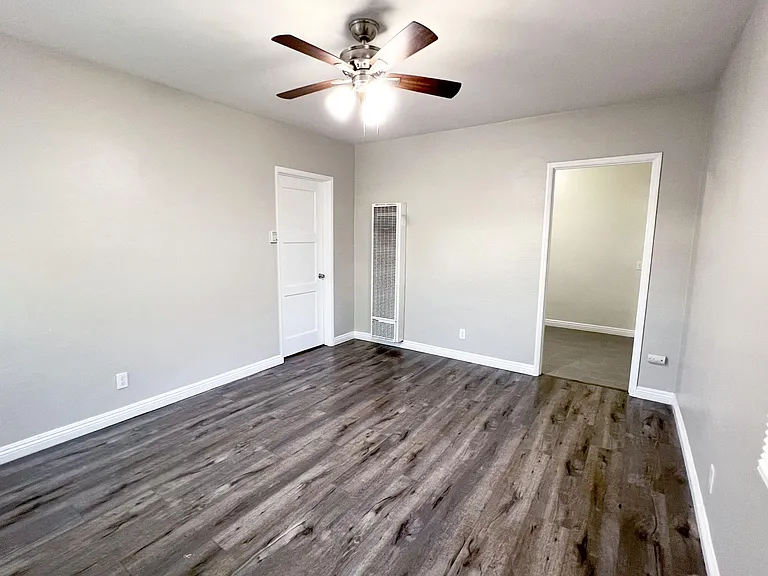 17542 Ventura Blvd #18 — Photo 2