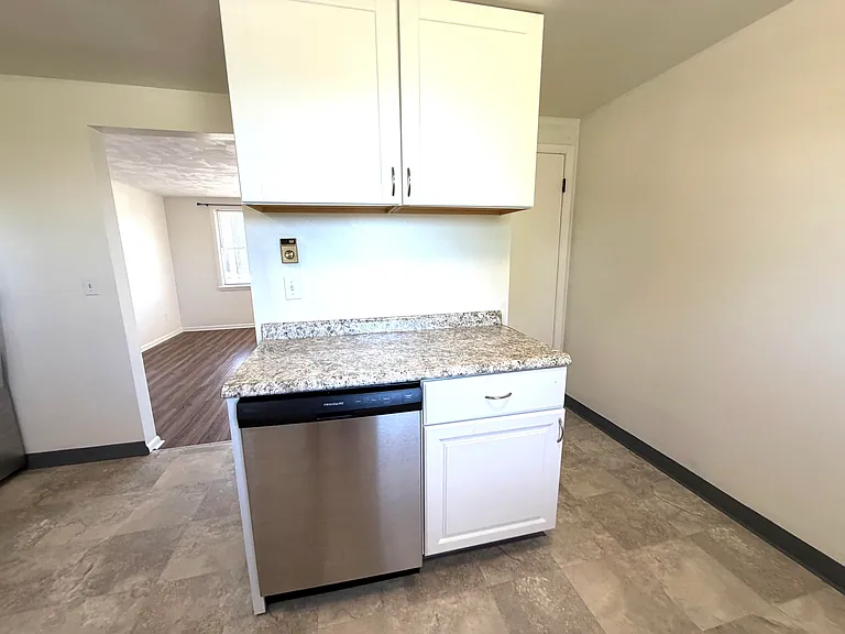 550 Elm St #A — Photo 10