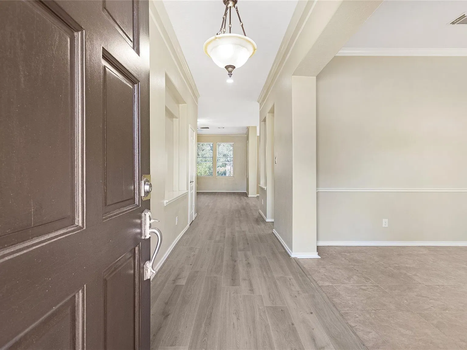 3 bed, 2.0 bath, 2349 sqft, $2,900 — Photo 3